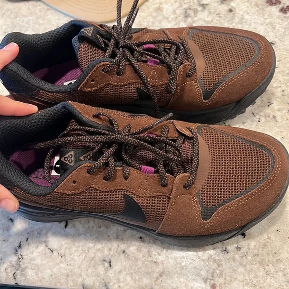 Nike ACG HIKING SHOES - Picture 2 of 7